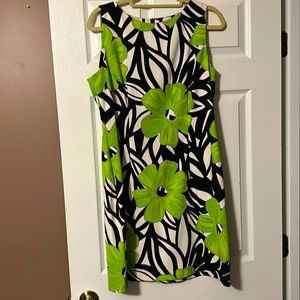 Very nice dress!! Says size 16, but more like a 12.
